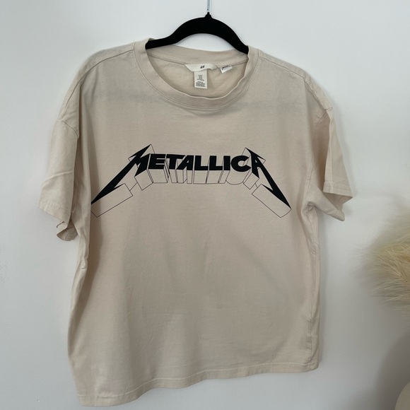 H&M Tops - H&M Cream Graphic Tee